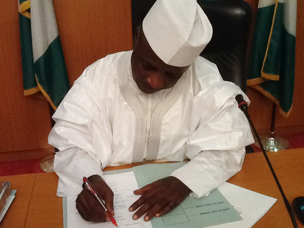 Read more about the article Wamakko vows to remain in PDP with his supporters