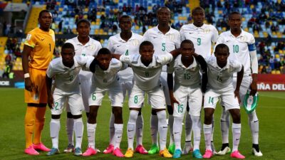 The team of Nigeria and of Australia line up before the FIFA U-17 Men's World Cup 2015 round of 16